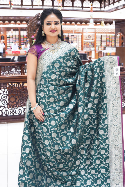 CSM-18439 | Bottle Green Banaras Kathan Silk Saree