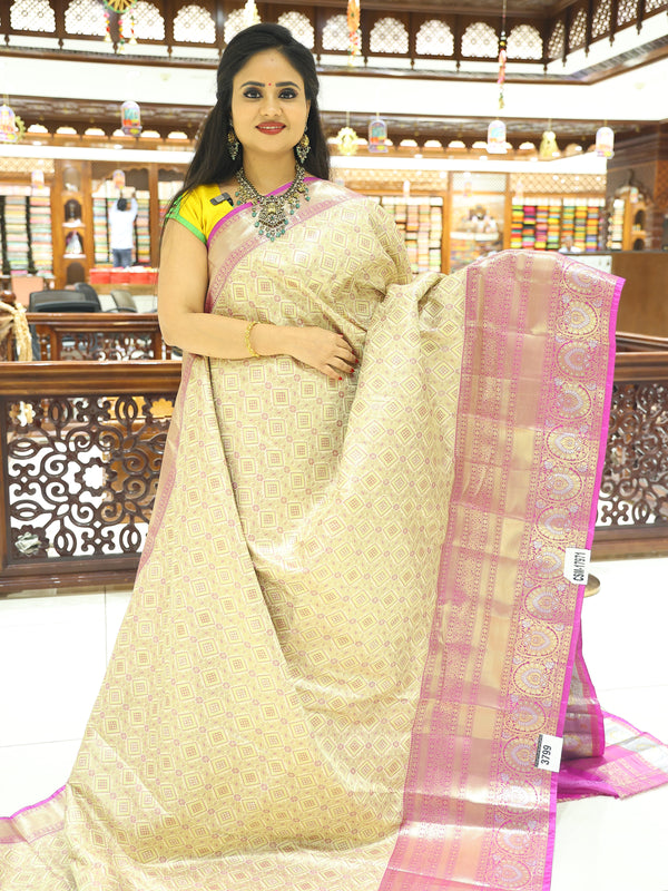 CSM-17971 | Cream & Purple Kanchi Vastrakala Pattu Saree With