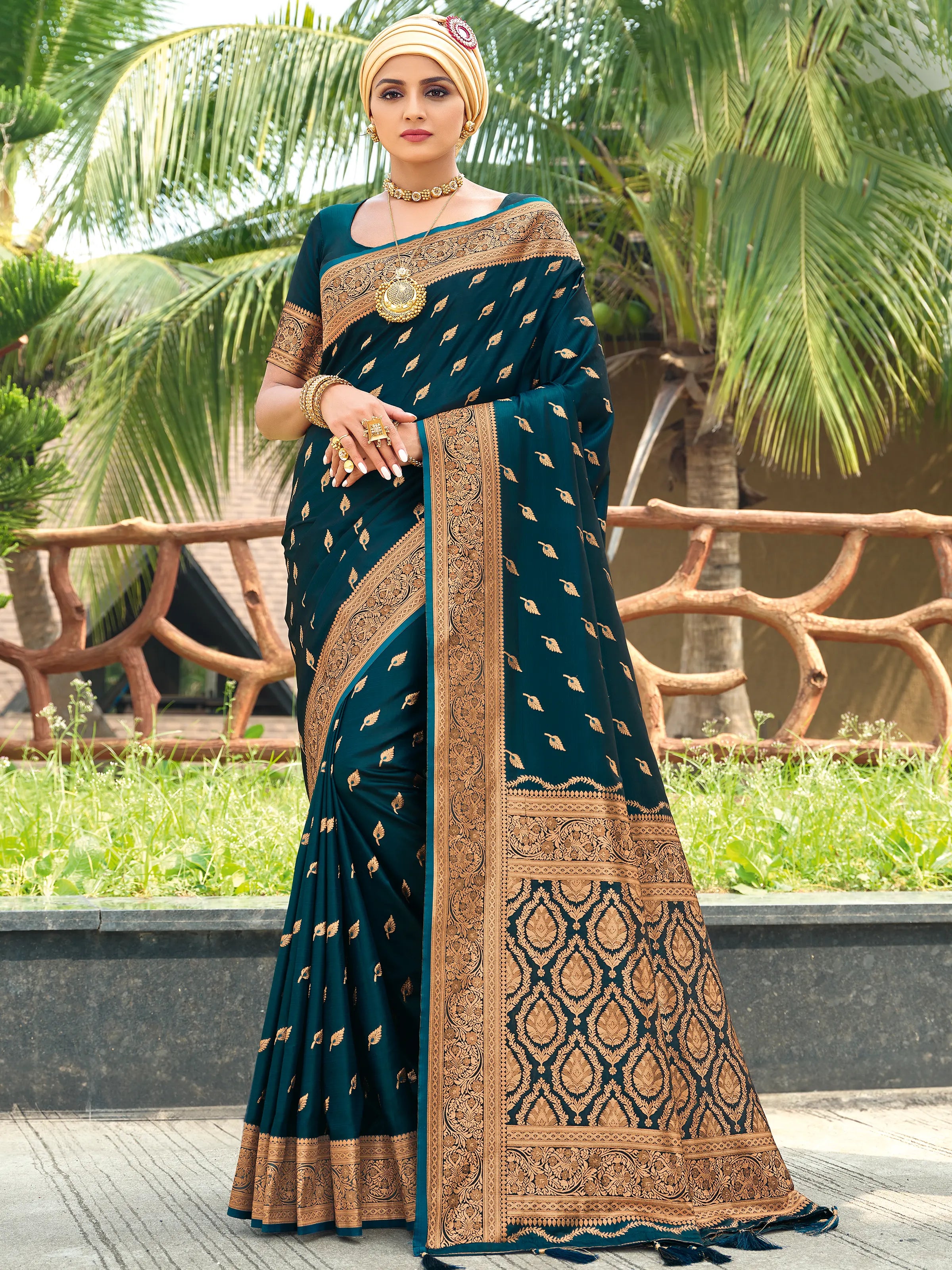 Handloom Blue And Peacock Green Reshmi Jaal Banarasi Saree With Antiqu –  WeaverStory