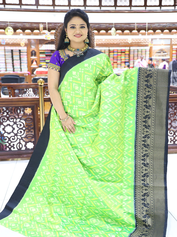 CSM-17297 | Parrot Green & Black Pochampally Saree